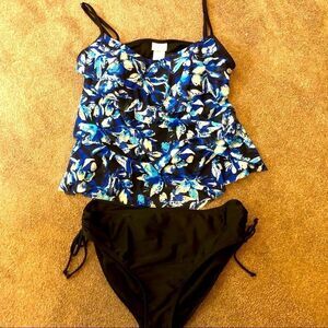 Jaclyn  Smith 2 piece swimsuit size 10/12